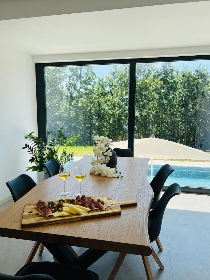 Vila Prisunca Jacuzzi & Swimming Pool Pazin Buitenkant foto